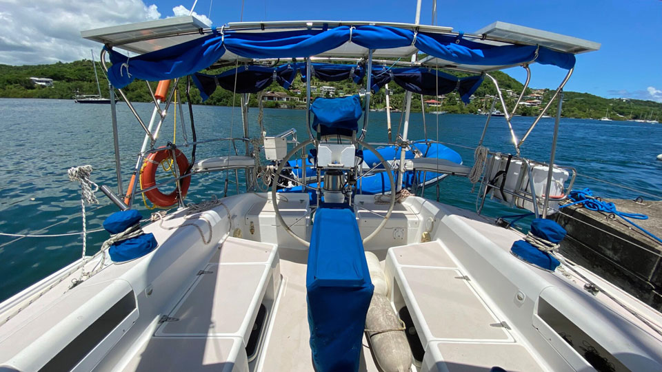 Catalina 360 cockpit (aft)