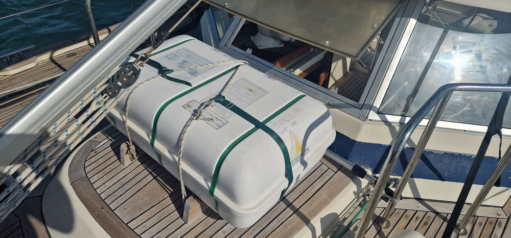 'Asterie', HR42e, liferaft