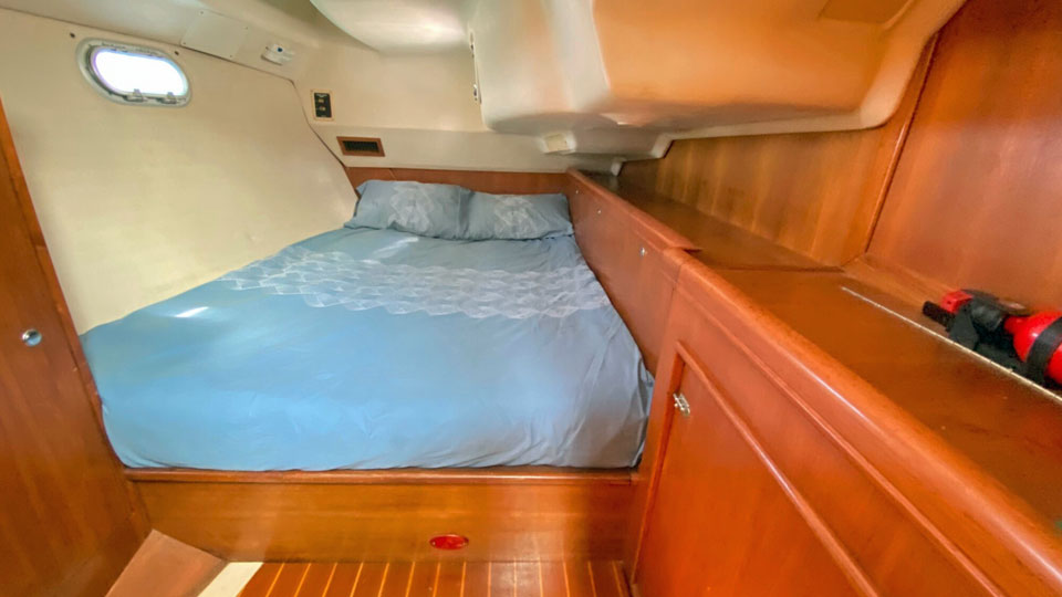 'Alkoomi', Hunter 466, aft double berth