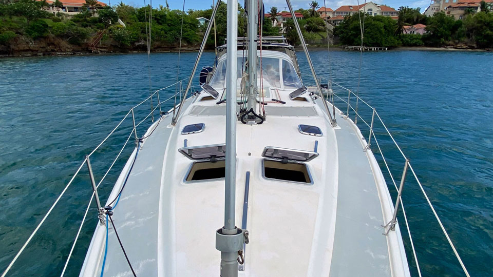 'Alkoomi', Hunter 466, foredeck 2