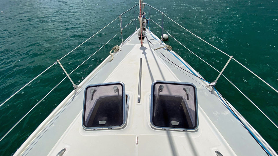 'Alkoomi', Hunter 466, foredeck 3