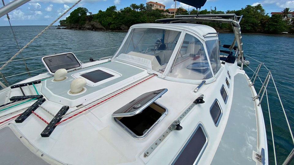 'Alkoomi', Hunter 466, lines lead aft