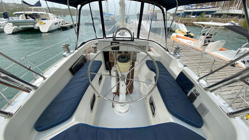 'Venture', Hunter Passage 42, cockpit