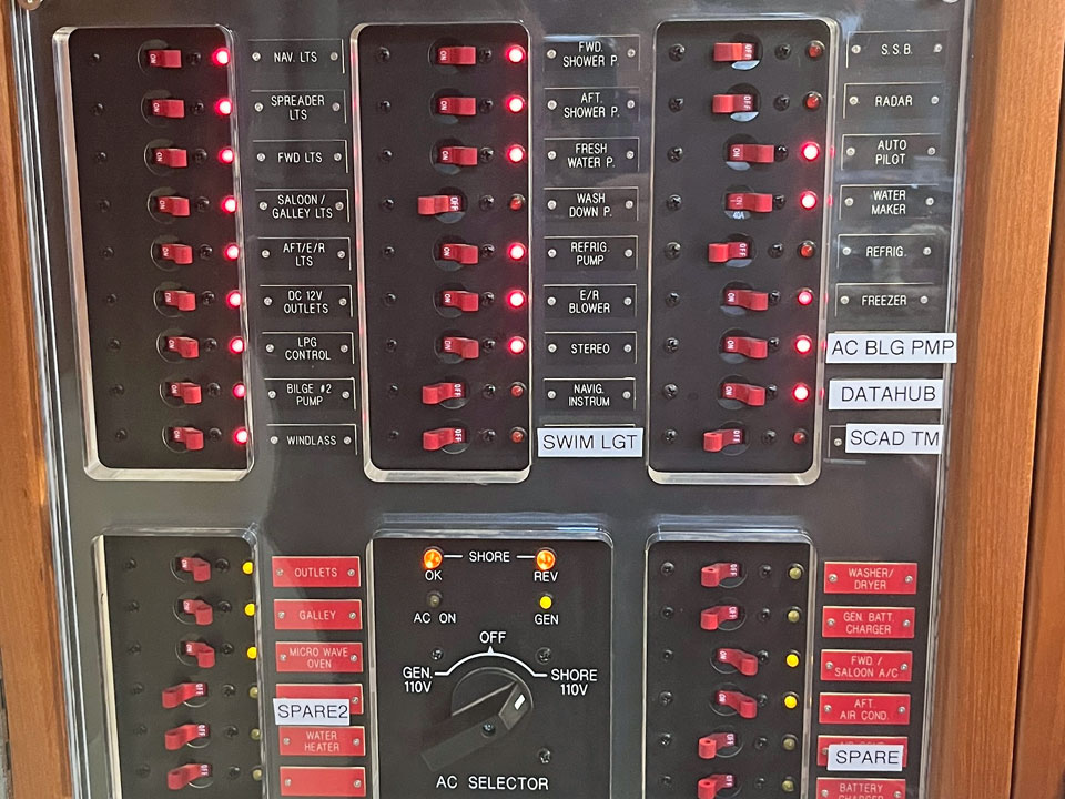 'Bijou', Hylas 46, electrical panel