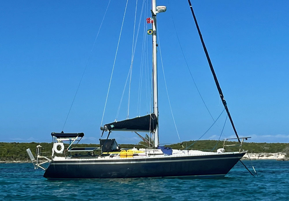 Wauquiez Gladiateur 33 'Kesh' at anchor