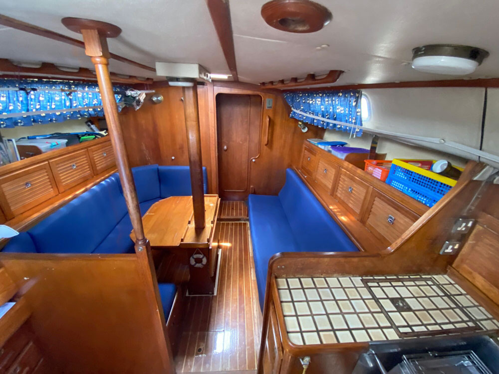 Westerly Oceanranger 38 'Petrel Blue' saloon