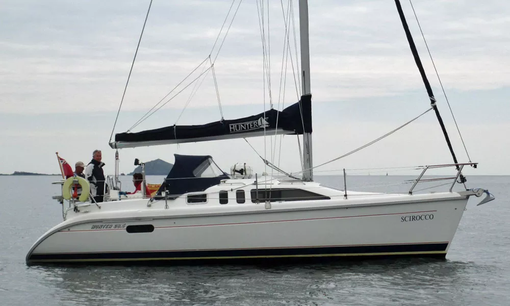 A Hunter 28.5 cruiser yacht