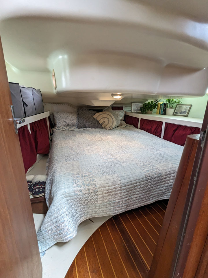 Hunter 376 sailboat, 'Just Friends', master cabin