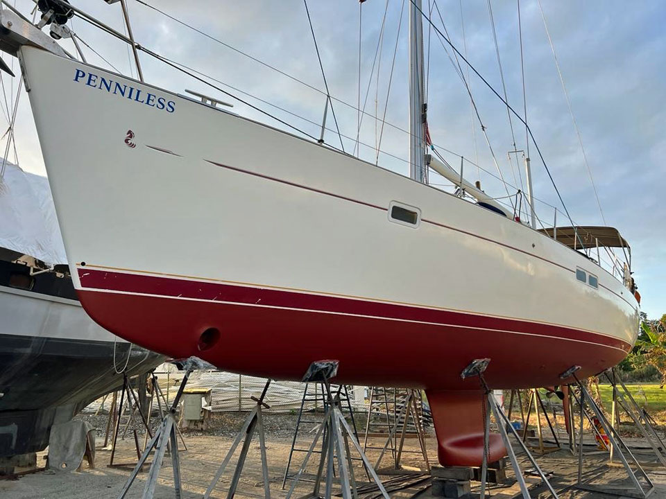 Beneteau Oceanis 473 'Penniless' ashore