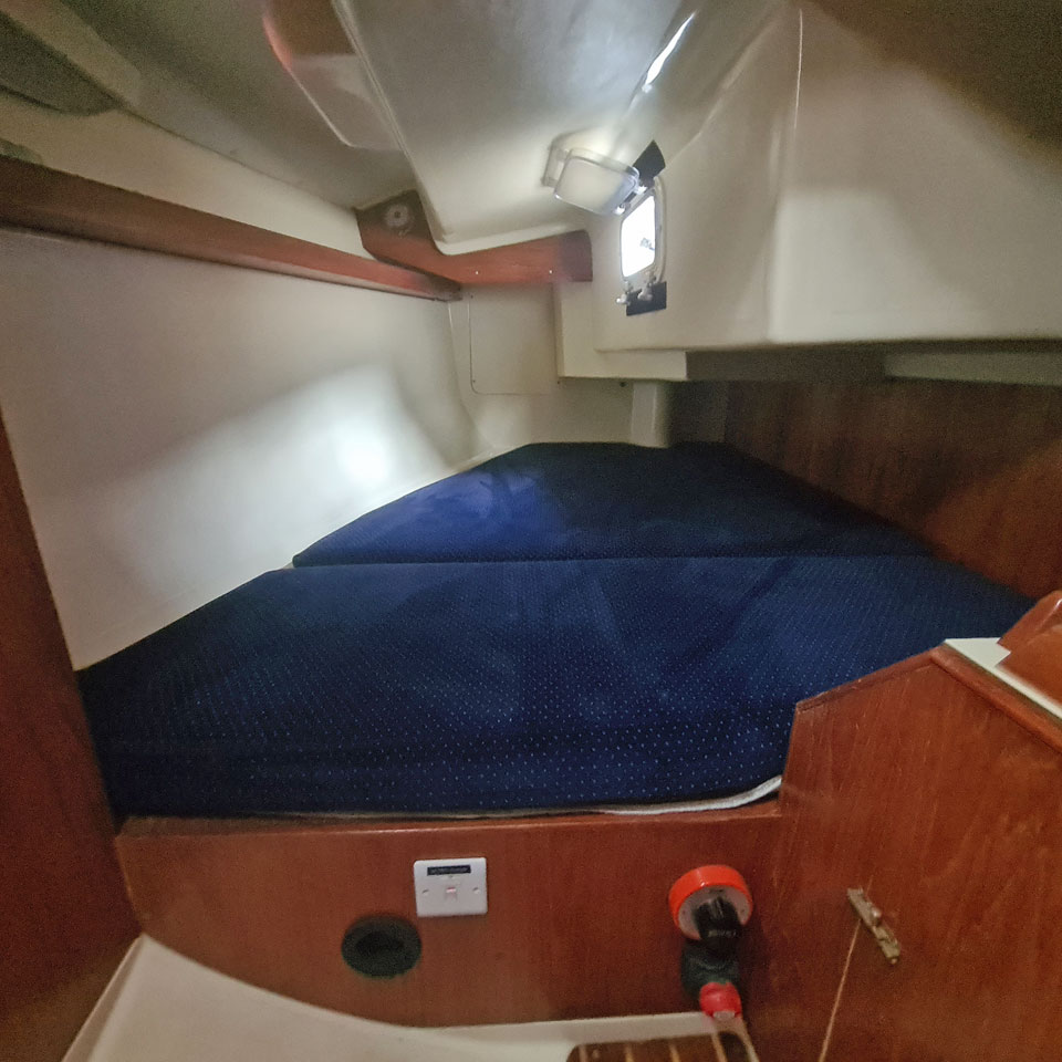 'Stratocruiser', a Person 33MkII, aft cabin