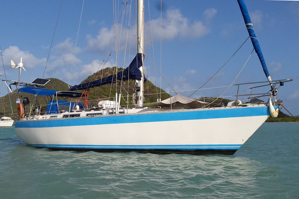 Wauquiez Hood 38 masthead sloop