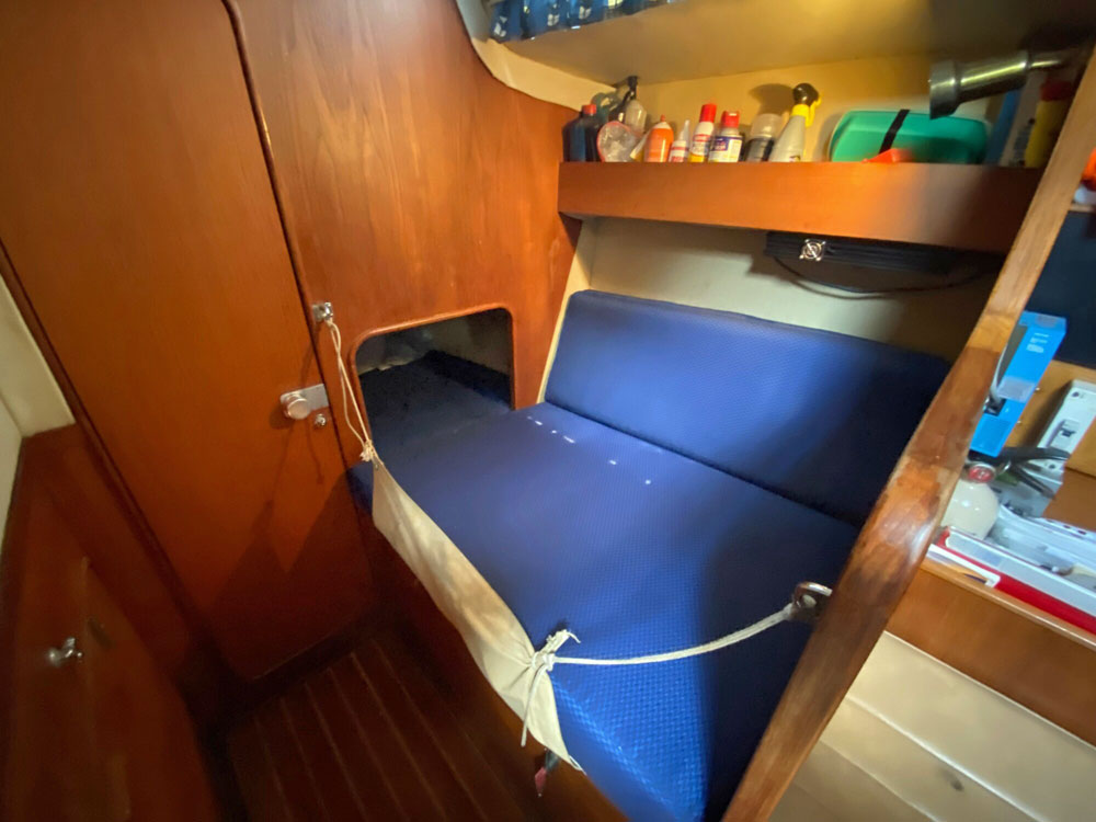 Westerly Oceanranger 38 'Petrel Blue' pilot berth