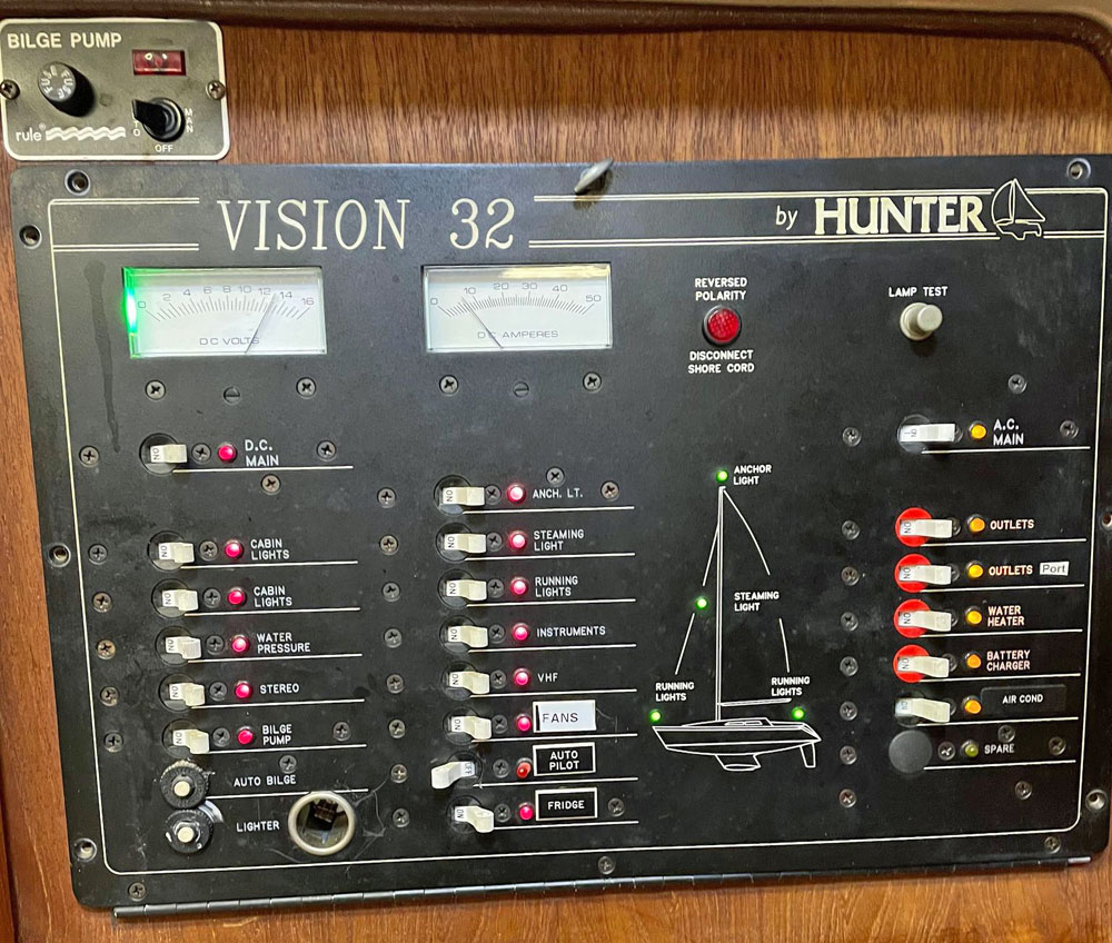 Hunter Vision 32 instrument panel