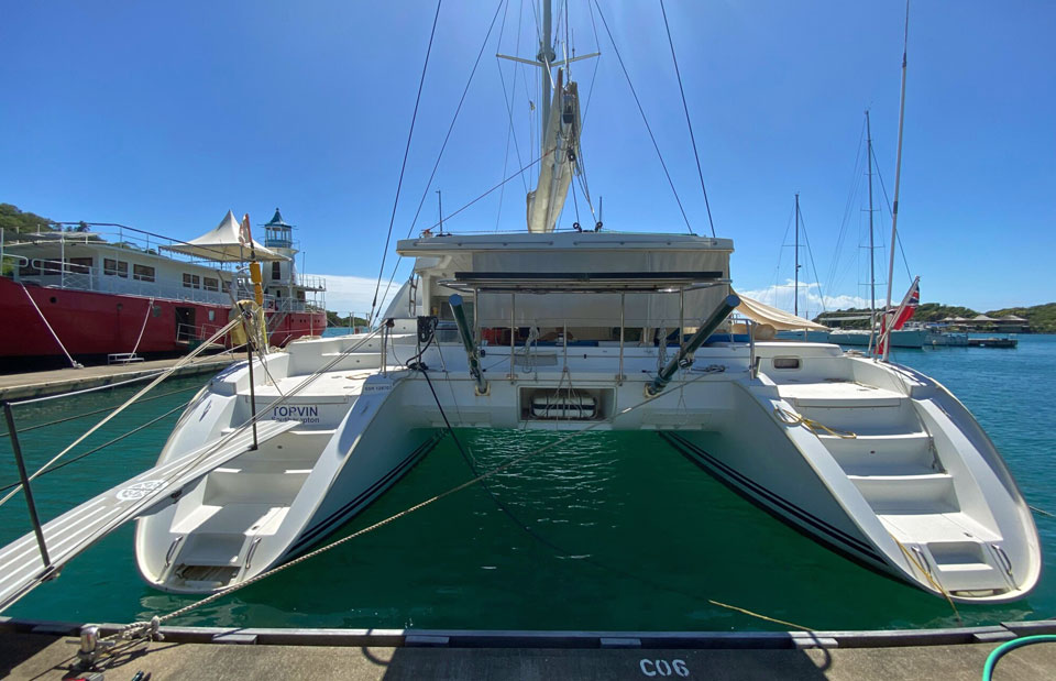 'Torvin', A Lagoon 500, stern-to