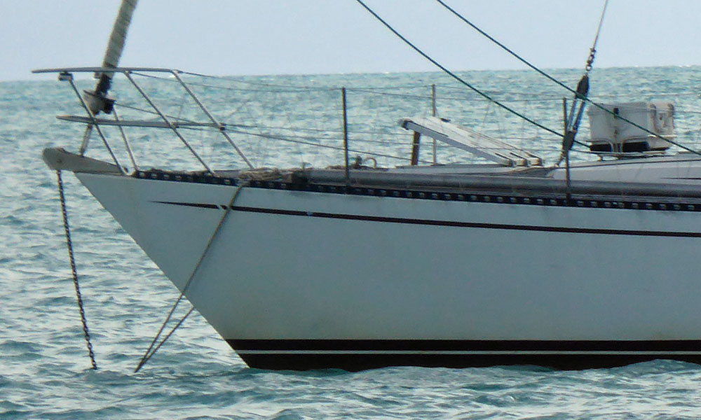 A doubled-up anchor snubber on this monohull sailboat.